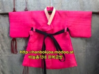 도포입니다. 돌애기 사이즈라 그런지 무척 이쁘고 앙증맞습니다. 돌한복으로 이쁜 도포... me #한복 #남아한복 #도포 #아이한복 #아동한복... 