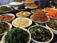 Mmm mmm mmm what did you eat for lunch today? Hope you got your greens.. and your reds.. and all those other delicious colors.... 