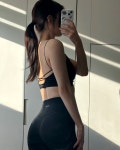 섹시백 만들어주는 파슬리룩 보고가세여〰️🖤 브라탑 끈이 얇아서 페미닌한 느낌도 더 있구,, 넘 예뿐거 같아용🪽 올 블랙룩 좋아아🌚🥷... 