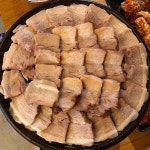 Instagram의 치 즈님: “연남동에 위치한 한식주점 전주상회. 살짝 외진골목에 있음에도 불구하고 테이블은 이미만석에 웨이팅까지 있는... 