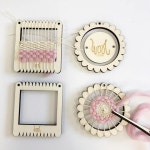 Mini telar de tejer.  MINI ME rectangulares telares #woodcraftkids | 스트링 아트, 공예, 아이디어