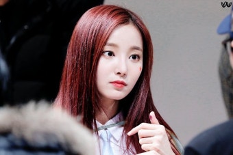 Miss Yeonwoo에 있는 Bayanbaatar님의 핀