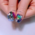 Pin page 엄지를 예쁘게! 어느 각도에서도 반짝반짝한 네일 아트는 @hyoseum_nail #홀릭이픽 #holicee #pick - #네일홀릭... 