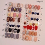 12월 이달의 아트 나왔습니다🥰(숫자는 가격 입니다) 오늘부터 시술 가능하시며, 뒷장에 이월 아트 사진도 같이 넣어 놨어요! 연말이라... 