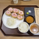 먹어 본 돈카츠 중에 가장 부드러웠따 🍘 다시 먹고 싶은 #히레카츠맛집 선홍빛으로 잘 익은 고기가 아 - 주 부드러웠어요👍🏻 등심도... 