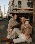 How to get the best family pictures in Paris? DM @bax.paris.photographer for booking your Paris Photoshoot 📸 Thx to @alipalma33... 