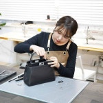 조급하지않고, 천천히 한 땀씩 정성을 들인 작품은 배신하지... #handmade #leatherworks  #가죽공예 #일상소통 #개인작업 #작업실... 