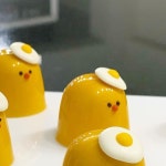 chocolate #chocolatier #valrhona #valrhonakorea #bonbon #chick #egg #chocolatemasterclass @caramelia_co #caramelia #카라멜리아…