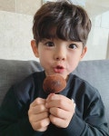 배스킨라빈스에서 투모찌+버블스팝+보냉백 세트로 할인해준대서... 애들은 버블스팝, 어른은 투모찌 먹었어요 ㅋㅋ . . .  보냉백은…