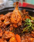 즐길 수 있으며, 겉바속쫀 똥집은 이곳의 필수 주문 메뉴! 당면, 야채 가득한 빨간 찜닭은 술안주 겸 식사로 최고다✨ 생맥주가 가장... 