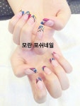 #성남 #모란네일 #젤네일 #포쉬네일 #스테인드글라스 #네일아트 손이 너무 이쁘신 고객님. 정말 네일바디가 진짜 예쁘세요 . 피부도 백옥이시라서... 