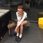 오늘 저녁은 아무래두 생드위치 ^^!셀카 예쁘게 찍는 법 까먹었따. 아무래도 살을 빼고 앙되면 포토샵으로 조져벌이긔