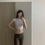 아침요가 후 공복 눈바디 🤍 ⠀ 오늘 동생 둘리가 오기로해서 저녁에 닭발 먹기로 했는데... 토할거같다해서 저녁요가 하기로 했어요... 