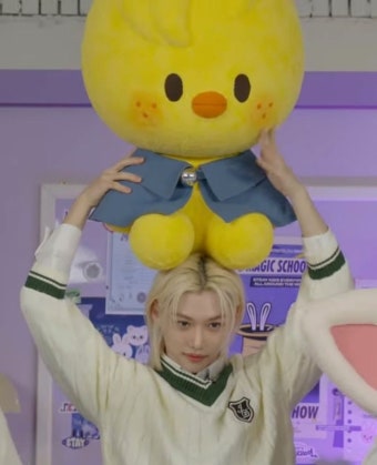 Felix [용복] icon + wallpaperStray Kids [스트레이키즈] 6 YEAR ANNIVERSARY YouTube Live Felix [용복] icon...
