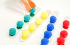 차이의 맞춤 재료놀이 - 소근육 집게 놀이 (폼폼이, 장바구니 포함) | 차이의 놀이