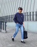 장용석 on Instagram: 작년과는 다르게 올 해는 니트보다 맨투맨에 더 자주 손이 가고 있습니다. 시간이 지날 수록 점점... 