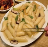 미쳤구요🔥 이태원서 사장님 손맛 좋은 술집 찾는 분들께 추천!! #떡볶이 #간장떡볶이 #이태원맛집 #밀떡 #이태원데이트 #한남동맛집 #한남동술집