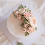 136 Likes, 1 Comments - 루이스 플라워케이크_분당 정자동 (@lewis_flowercake) on Instagram: “love,love flowercake 수강생님들과 나눠먹을... 