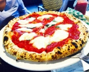 Pin page 송도 풀사이드228 - 마르게리따 피자 도우가 정말 쫀득하고 맛있다.