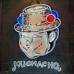 서울서 가장 좋아하는 간판 중 하나 _______ #간판 #네온사인 #무차초 #muchacho | 네온사인, 간판