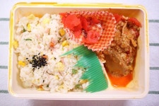 친환경용기를 사용한 GS25 신제품 ‘사천식돼지고기&계란볶음밥 도시락’