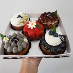 카페 비스퀴 | Café Biscuit (@_cafebiscuit) • Instagram photos and videos in 2021 | Desserts, Food, Cafe
