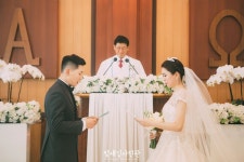 교회결혼식과 결혼예배 : 신성한 결합의 의미와 실천 - 교회본식스냅 촬영 | Wedding photography, Wedding ceremony, Wedding