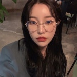 소윤 on Instagram: “🤓”