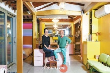 [아무튼, 주말] 뉴 식스티 바람 몰고 온 부부… 우리 단골집은 우리집