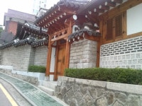 서울 종로구 명륜동 한무숙 문학관 대문 모습 혜화역 한국 여성 소설가 한무숙 선생님이 생전 살았던 저택을 박물관으로 개조하였습니다. | 한국... 