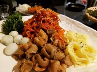𖤐  을지로골뱅이와치킨  골뱅이무침🐚  수제돈까스🍛  계란말이  유부우동🍲  다마시쩡😋 | Ethnic recipes, Food, Spaghetti