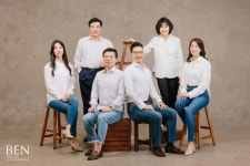 Photoshoot에 있는 YiZi Yap님의 핀 | 스튜디오 가족 사진, 가족 사진 포즈, 가족사진