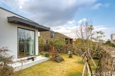 호젓함이 머무는 곳, 제주 호근동 주택 : 네이버 포스트 | House, Plants, Garden