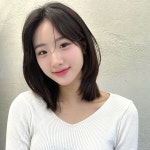 Pin page 웨이브가 지져분할때는 이런스타일로 ᐧ༚̮ᐧ 깔끔한 느낌의 층이 고급스러운 분위기를 만들어줘요, 손질은 편해보이지 않나요?... 
