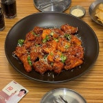Instagram의 수 연 (スヨン)님: “#광고 내 사랑 대새레드🍗 바른치킨은 매콤한맛이 역시나 일품…눈떠보니 한마리 순삭 희희 통통한... 