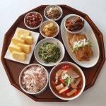 Instagram의 정이하우스 쿠킹클래스 집밥 홈쿡 한식 요리 밑반찬님: “수요일 집밥 . 반찬한날 차려줬던 밥상 시원 칼칼한 오징어국에 계란말이... 