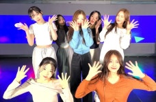 Pin page Pin by C a s s n i on ~ 방과후 설렘 ~ | Dance practice, Classy, Class