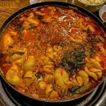 🥺 (양념장에 겨자 풀어 먹어도 쫀맛!) ✔️청량리 #은하곱창 ✔️돼지곱창전골(중) 35,000 ✔️서울 동대문구 전농로15길 22 🔍#맛방_동대문 ...... 