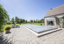 Pool spa에 있는 핀