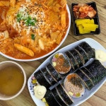 “일주일 동안 떡볶이 5번째 먹음; 저번주 월요일에 휴무 걸려가지구 왕복 3시간 걸려서 다시 왔는데 오길 잘했다😭 쫄면에…”