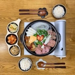 Instagram의 새댁의 집밥스타그램 🍚 집밥 / 요리 / 한식님: “화요일 저녁밥상🍚 . 오늘은 남편이 좋아하는 #부대찌개 🥘 끓이고 #감자볶음... 