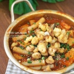 쉿~ 비밀이야!줄서서 먹는 홍대 마늘떡볶이 황금레시피마늘튀김, 어묵 듬뿍듬뿍 넣고줄서서 먹는 홍대 마늘떡볶이를집에서 만들어... 