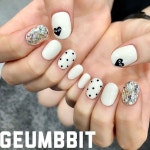 . 핵귀요오😎  빼꼼꼼데네일 👀 큰 아트가 부담스럽다면 앙증맞게 🥳🥳🖤 | Nails