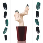 Plant Nails in the Pot 상상의 나라가 존재한다면 아름다움을 영양제 삼아 자라고 있는 네일 화분도 있지 않을까.  레드 컬러의 ‘미니... 