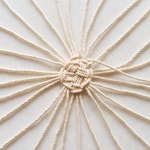 . - 라탄으로 만든 컵받침을 보고 같은 패턴을 시도해보는데, - 잘 될지 모르겠다. . . . #라탄에빠짐 . #소작 #마크라메 #매듭공예 .