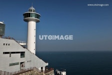 유토이미지 | 바다와 등대 바다와 등대  Yanggiri, 사진, 부산, 등대, 바다, 해변, 하얀, 항로, 표지, 불빛, 구조물, 건물, 시설, 신호, 수평선, 배경