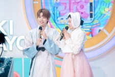 [포토스케치] 고운 한복 차려입고! ‘성찬×유진’이 전하는 새해인사♡