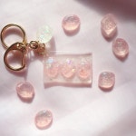0 条评论 - things love🌹 (@thingsthatwelove_) 在 Instagram 发布：“candy charm keyring💗🍬 - - #레진공예 #はんどめいど... 
