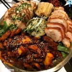 찍어먹으면 대쫀맛ㅠㅠㅠ @오늘은 족발을 먹어야해 증맬루‼️ #부산 #서면 #경성대 #부경대 #족발쌀롱 #족발 #야식 #불족발 #jmt #먹스타그램”
