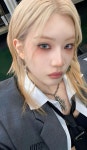 Pin page kimlip artms objekt birth atom01 blonde hair selfie selca | #LOONA #이달의소녀 #ARTMS #아르테미… | Personajes de... 